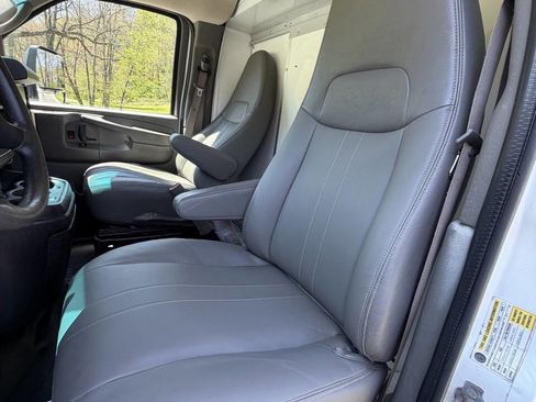 Used 2011 Chevrolet Express 3500 RWD image 32