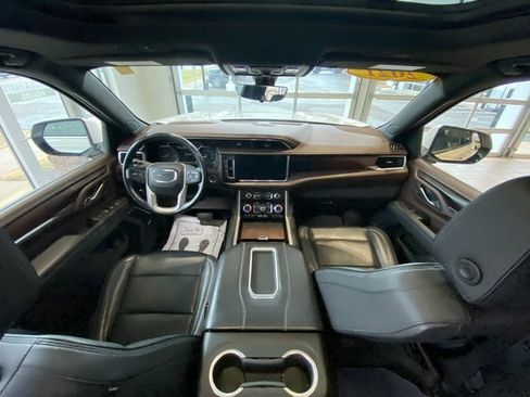 Used 2021 GMC Yukon Denali w/ Denali Premium Package image 17