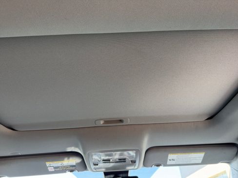 Used 2019 Toyota Highlander XLE FWD image 33