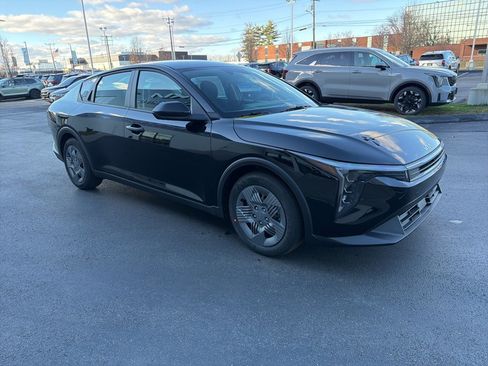 New 2025 Kia K4 LX image 4