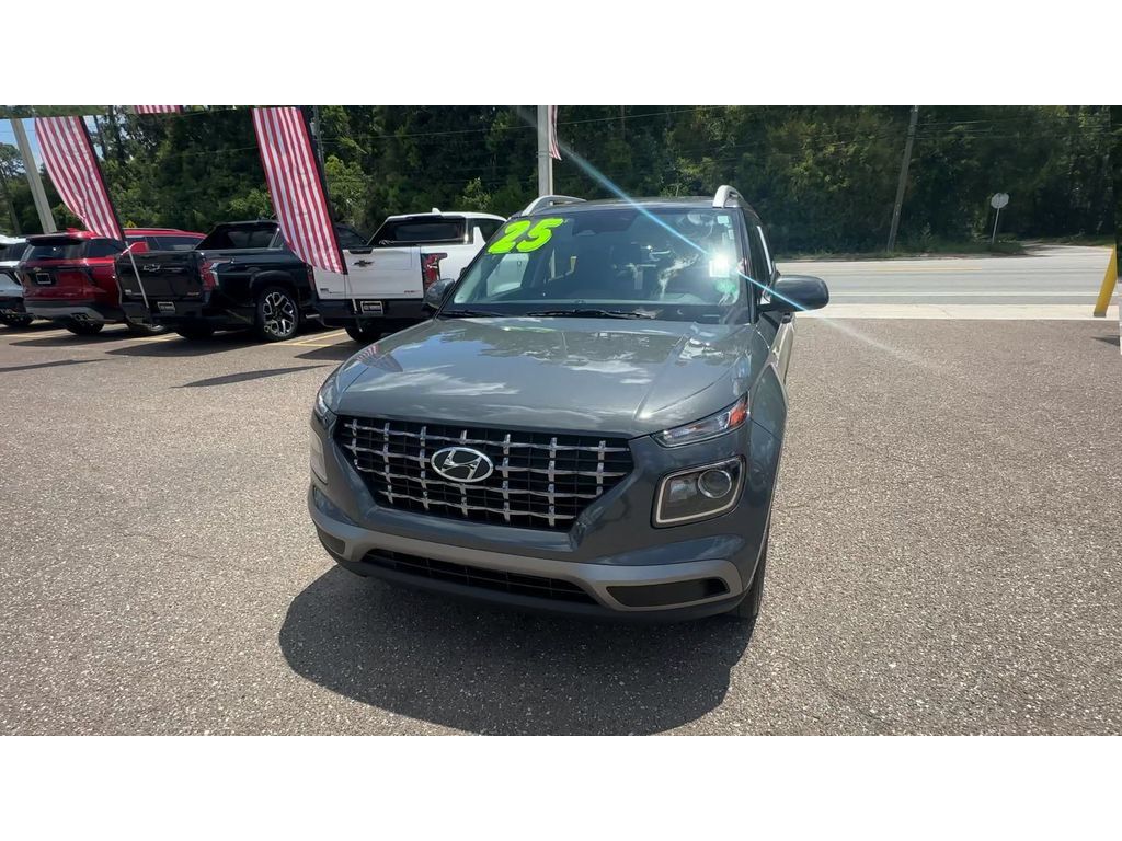 Used 2025 Hyundai Venue SEL FWD image 7