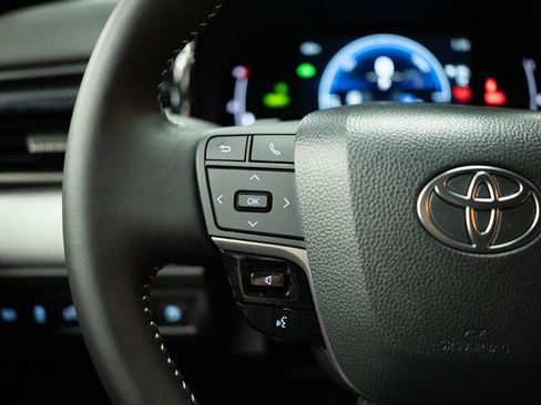 Used 2025 Toyota Camry SE image 26