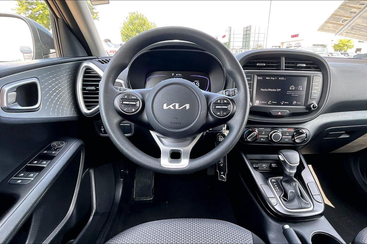 Used 2025 Kia Soul LX w/ LX Technology Package FWD image 8