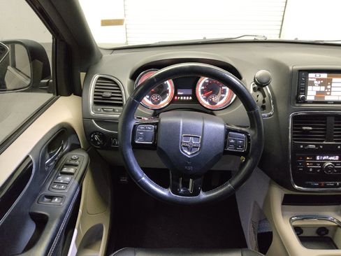 Used 2017 Dodge Grand Caravan SXT w/ Driver Convenience Group FWD image 22