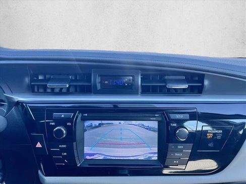 Used 2015 Toyota Corolla LE image 14