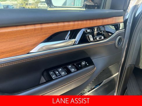 Used 2024 Jeep Grand Wagoneer Series III AWD/4WD image 20