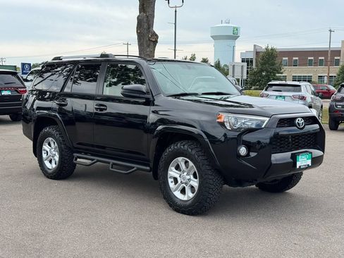 Used 2019 Toyota 4Runner SR5 AWD/4WD image 2