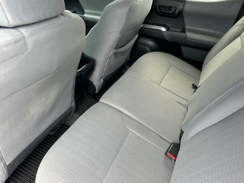 Used 2019 Toyota Tacoma SR5 AWD/4WD image 12