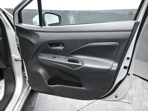 Used 2023 Nissan Versa SV image 18