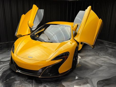 Used 2015 McLaren 650S Spider RWD image 2