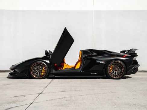 Used 2020 Lamborghini Aventador SVJ AWD/4WD image 19
