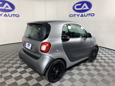 Used 2016 smart fortwo Prime RWD image 3