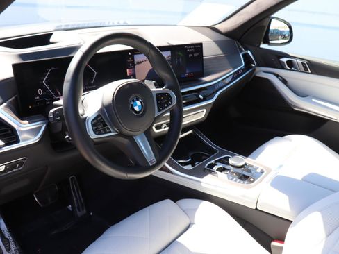 Certified 2023 BMW X7 xDrive40i w/ M Sport Package image 19