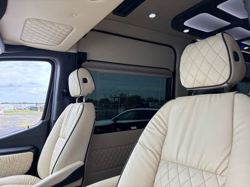 Used 2021 Mercedes-Benz Sprinter 3500 image 23