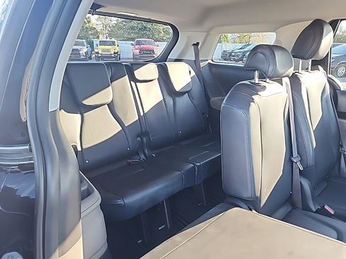 Used 2025 Kia Carnival image 13