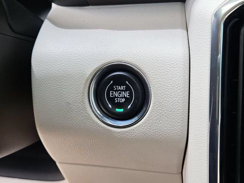 Used 2025 GMC Acadia Denali w/ Super Cruise Package FWD image 28