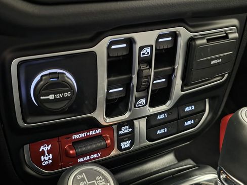 Used 2025 Jeep Wrangler Unlimited Rubicon image 30