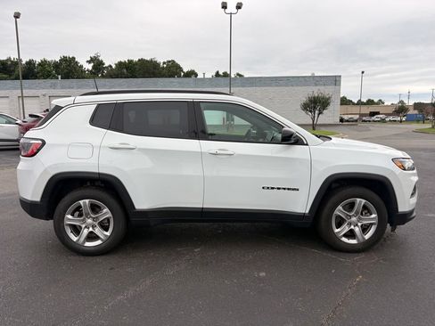 Used 2024 Jeep Compass Latitude AWD/4WD image 9
