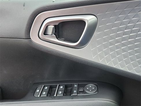 Used 2022 Kia Soul LX image 28