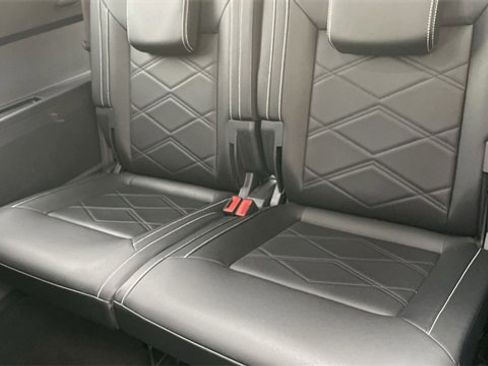 Used 2025 Volkswagen Atlas SE image 22