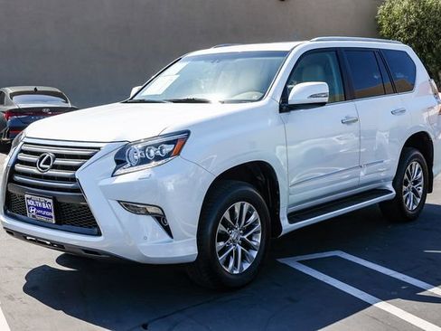 Used 2018 Lexus GX 460 Luxury w/ Preferred Accessory Package AWD/4WD image 3