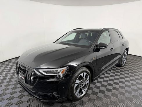 Used 2023 Audi e-tron Premium w/ Convenience Plus Package AWD/4WD image 2