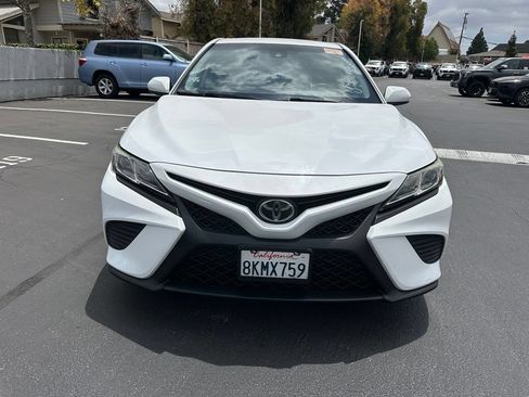 Used 2019 Toyota Camry SE w/ Blackout Package FWD image 6