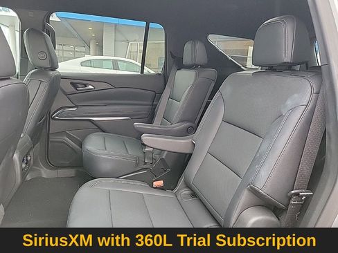 Used 2025 Chevrolet Traverse LT image 14