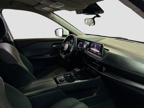 Used 2022 Nissan Rogue SV image 16