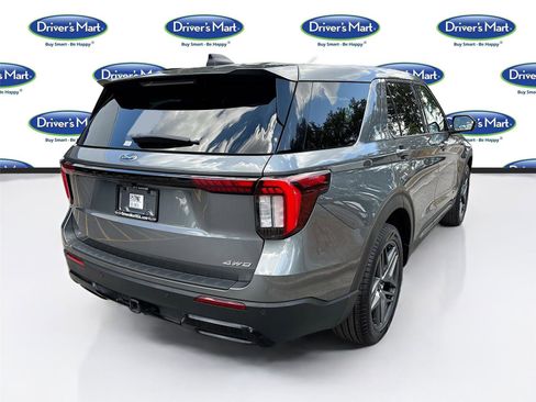 Used 2025 Ford Explorer ST-Line w/ ST-Line Street Pack AWD/4WD image 7