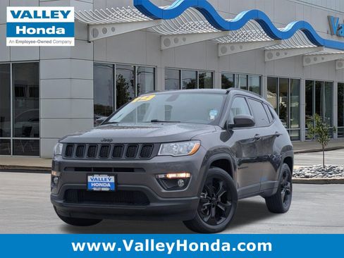 Used 2019 Jeep Compass Latitude image 1