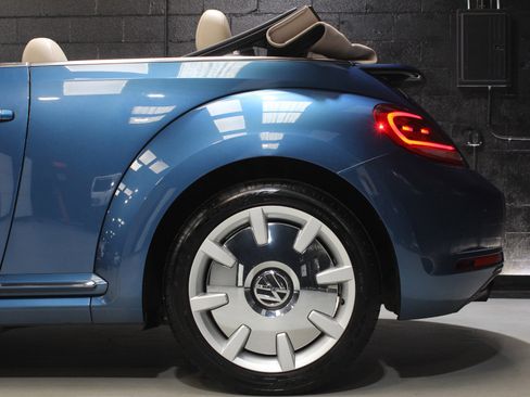 Used 2018 Volkswagen Beetle 2.0T SE w/ SE Premium Package image 5