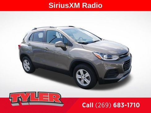 Used 2022 Chevrolet Trax LT w/ LT Convenience Package AWD/4WD image 1