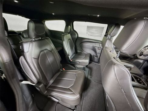 New 2026 Chrysler Pacifica Select image 21