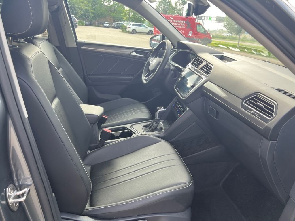 Used 2024 Volkswagen Tiguan SE FWD image 40