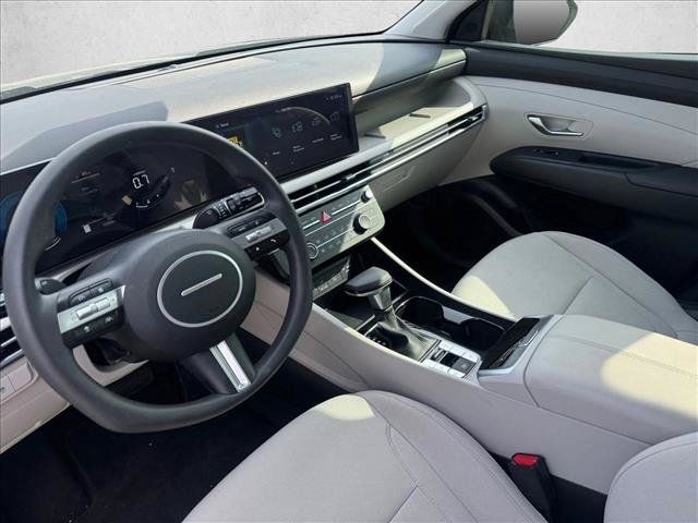 Used 2025 Hyundai Tucson SE FWD image 8