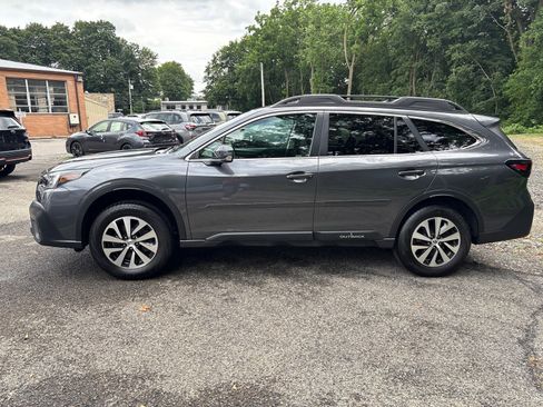 Used 2022 Subaru Outback Premium image 4