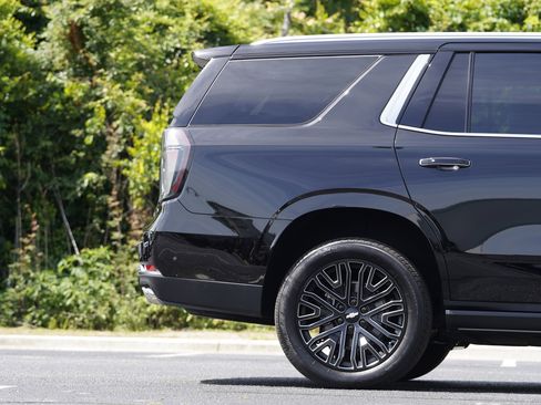 Used 2025 Chevrolet Tahoe High Country AWD/4WD image 6