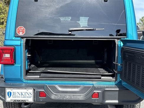 Used 2019 Jeep Wrangler Unlimited Sahara image 10