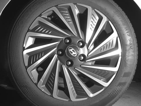 Used 2025 Hyundai Sonata SEL FWD image 14