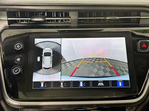 Used 2023 Chevrolet Bolt EUV Premier w/ Sun & Sound Package FWD image 13