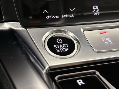 Used 2022 Audi e-tron Premium Plus w/ Premium Plus Package image 22