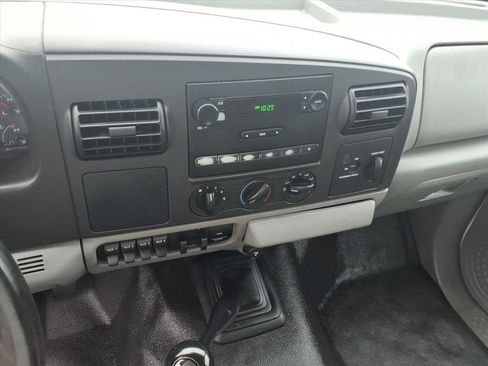 Used 2006 Ford F550 2WD Regular Cab Super Duty image 23