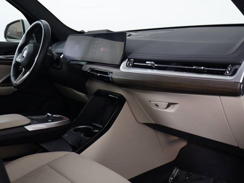 Used 2025 BMW X1 xDrive28i w/ Premium Package image 9
