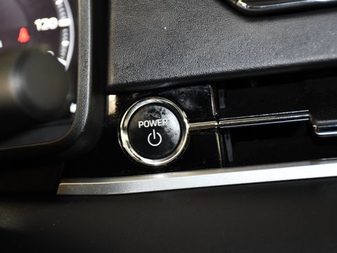 Used 2025 Mitsubishi Outlander SE AWD/4WD image 24