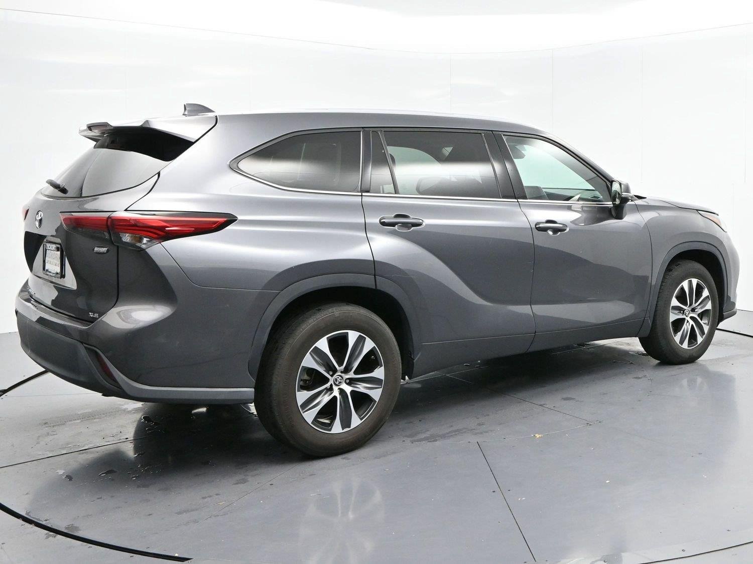 Used 2022 Toyota Highlander XLE FWD image 7