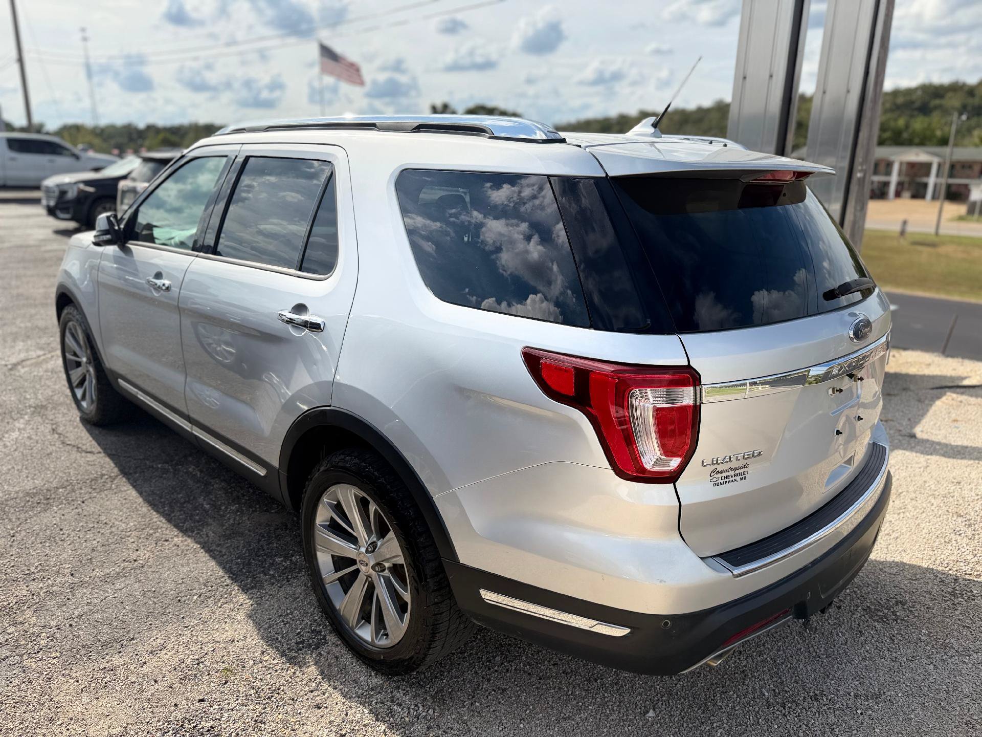 Used 2018 Ford Explorer Limited FWD image 4