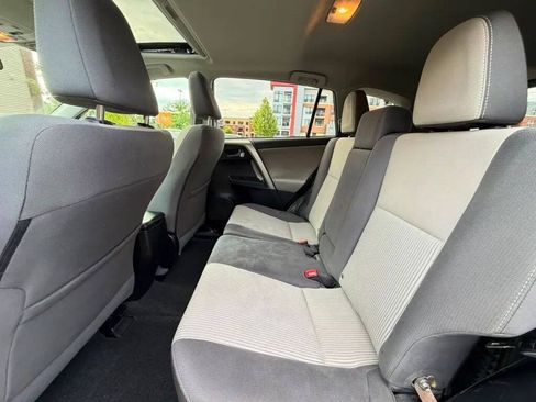 Used 2015 Toyota RAV4 XLE AWD/4WD image 9