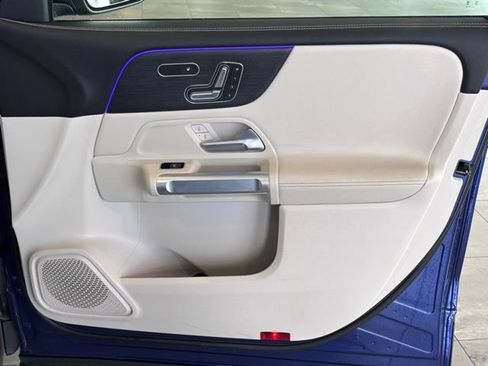 Used 2023 Mercedes-Benz GLB 250 image 32