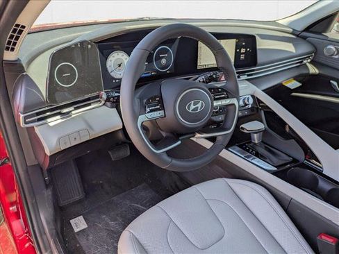 New 2025 Hyundai Elantra Limited image 3